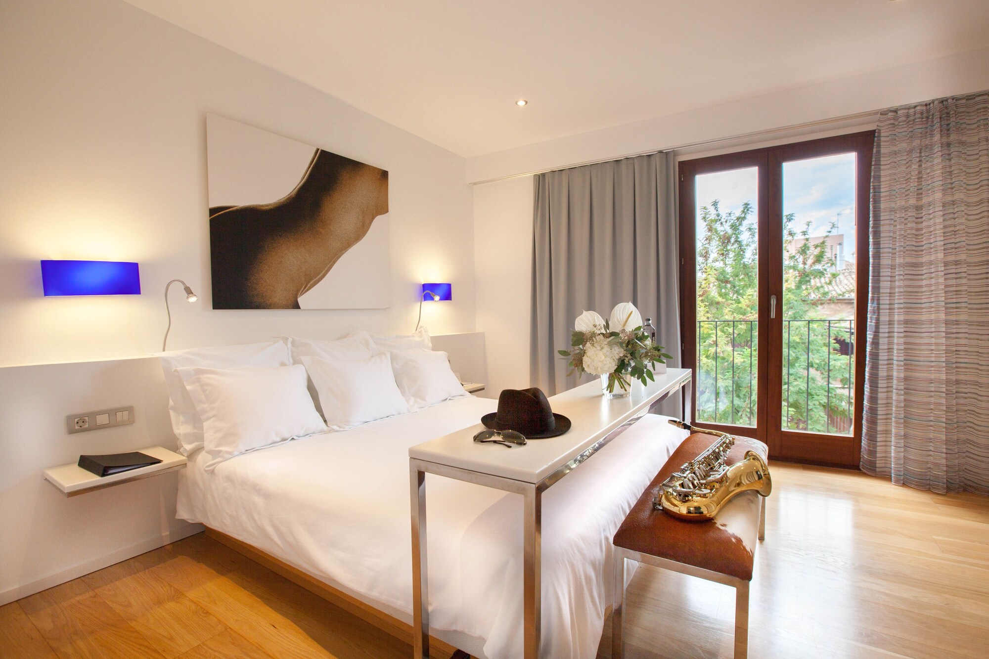DELUXE, DOUBLE BED