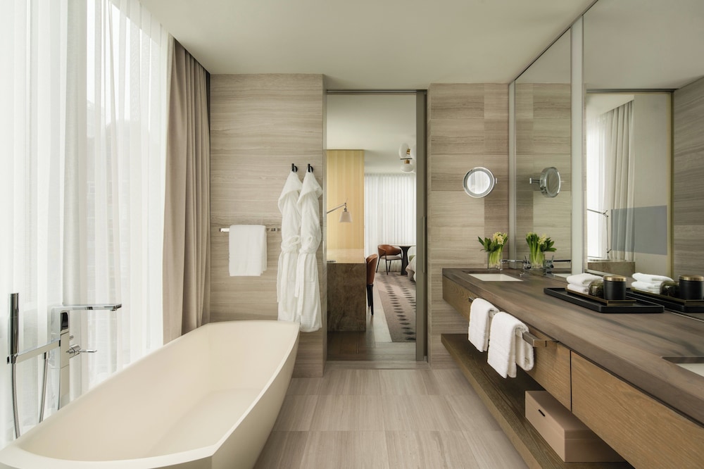 غرفة ديلوكس بسريرين مزدوجين، Four Seasons Hotel Toronto 5/7