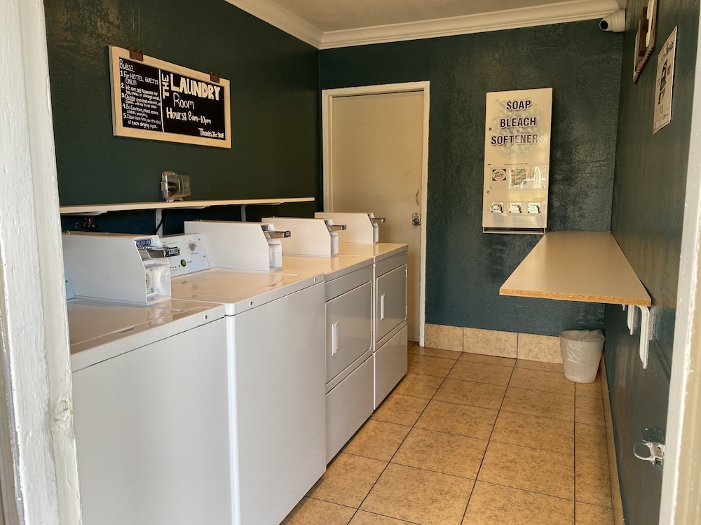 Anaheim Executive Inn Suites 3/66
