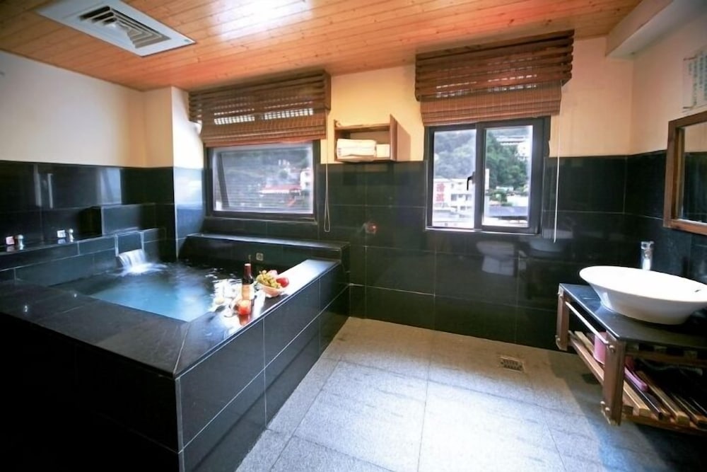 Ming Lu Holiday Hotel 28/50