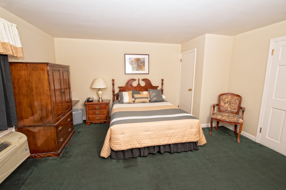 Colonial Inn Seekonk 14/58
