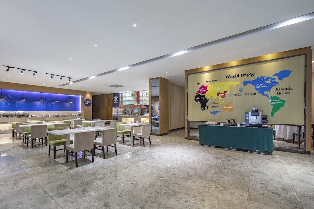 Holiday Inn Express New Jinqiao 6/35
