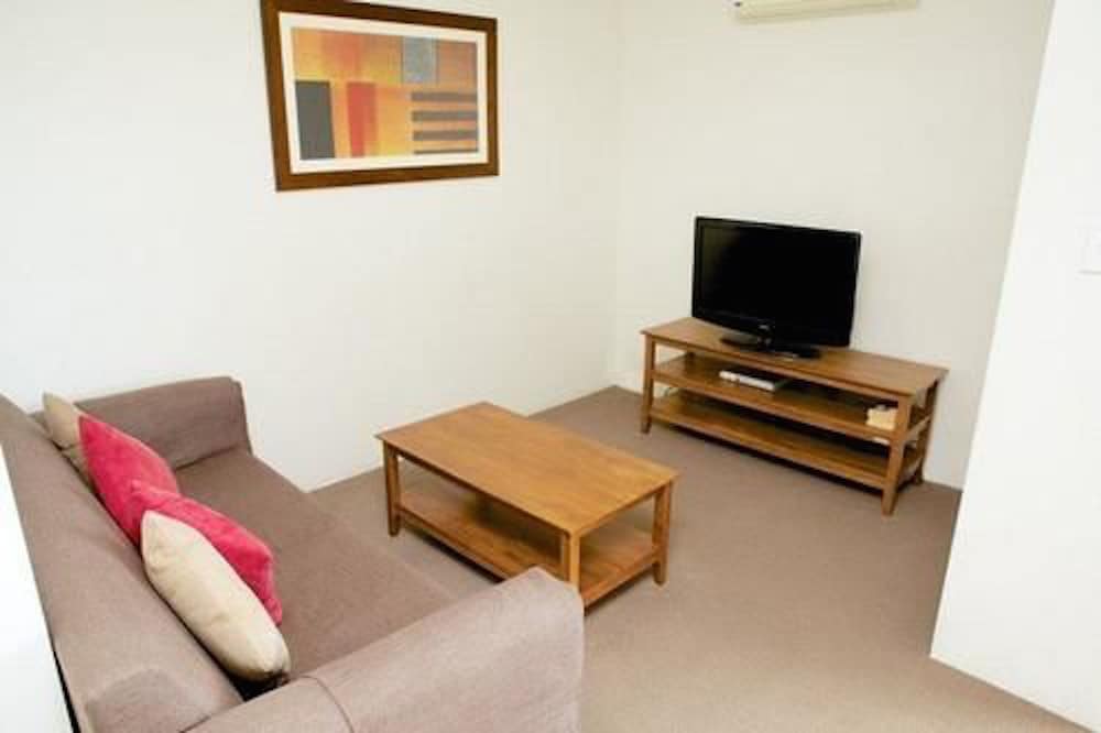 Karana Palms Self Contained Apartments 36/58