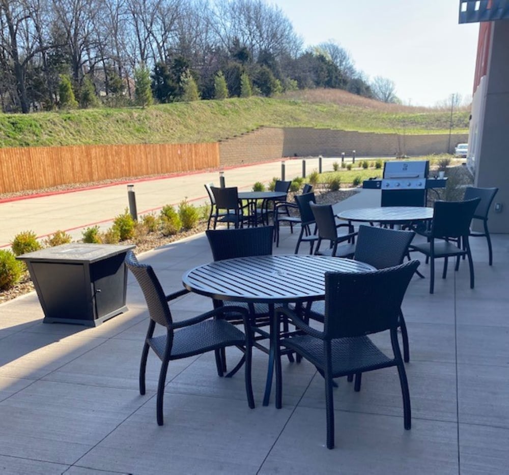 Holiday Inn Express and Suites Warrensburg North 48/58