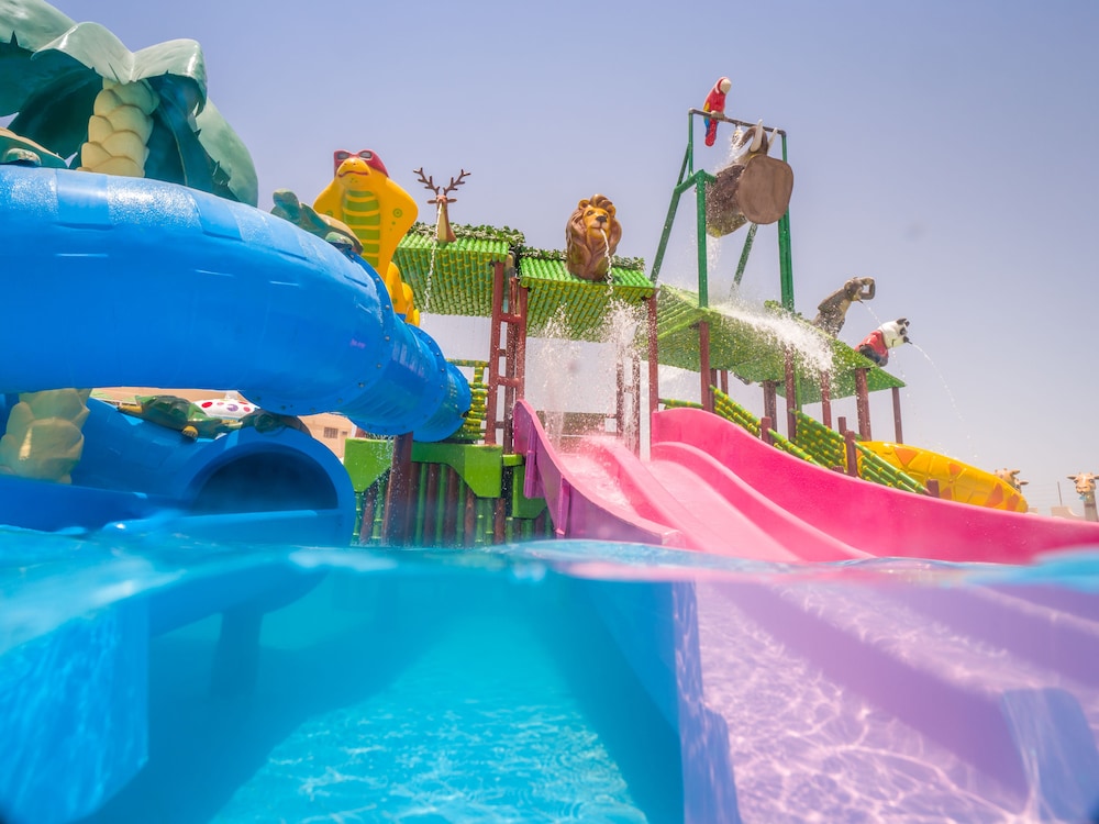 Sunny Days Mirette Family Aqua Park 76/94