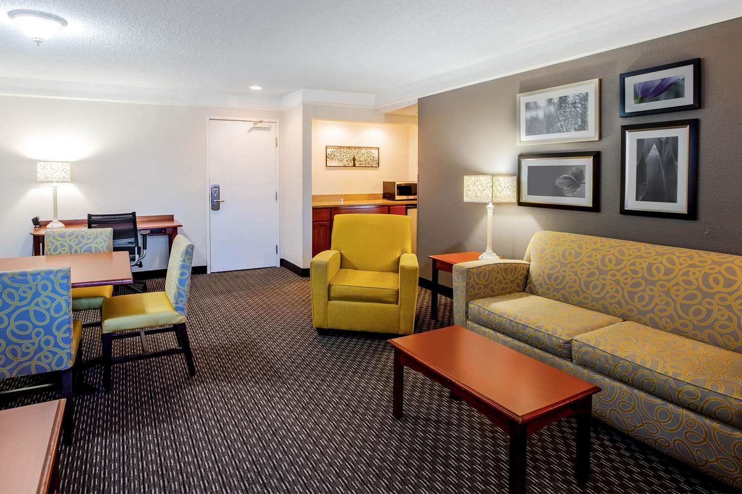 La Quinta Inn & Suites by Wyndham Houston Baytown East 29/47