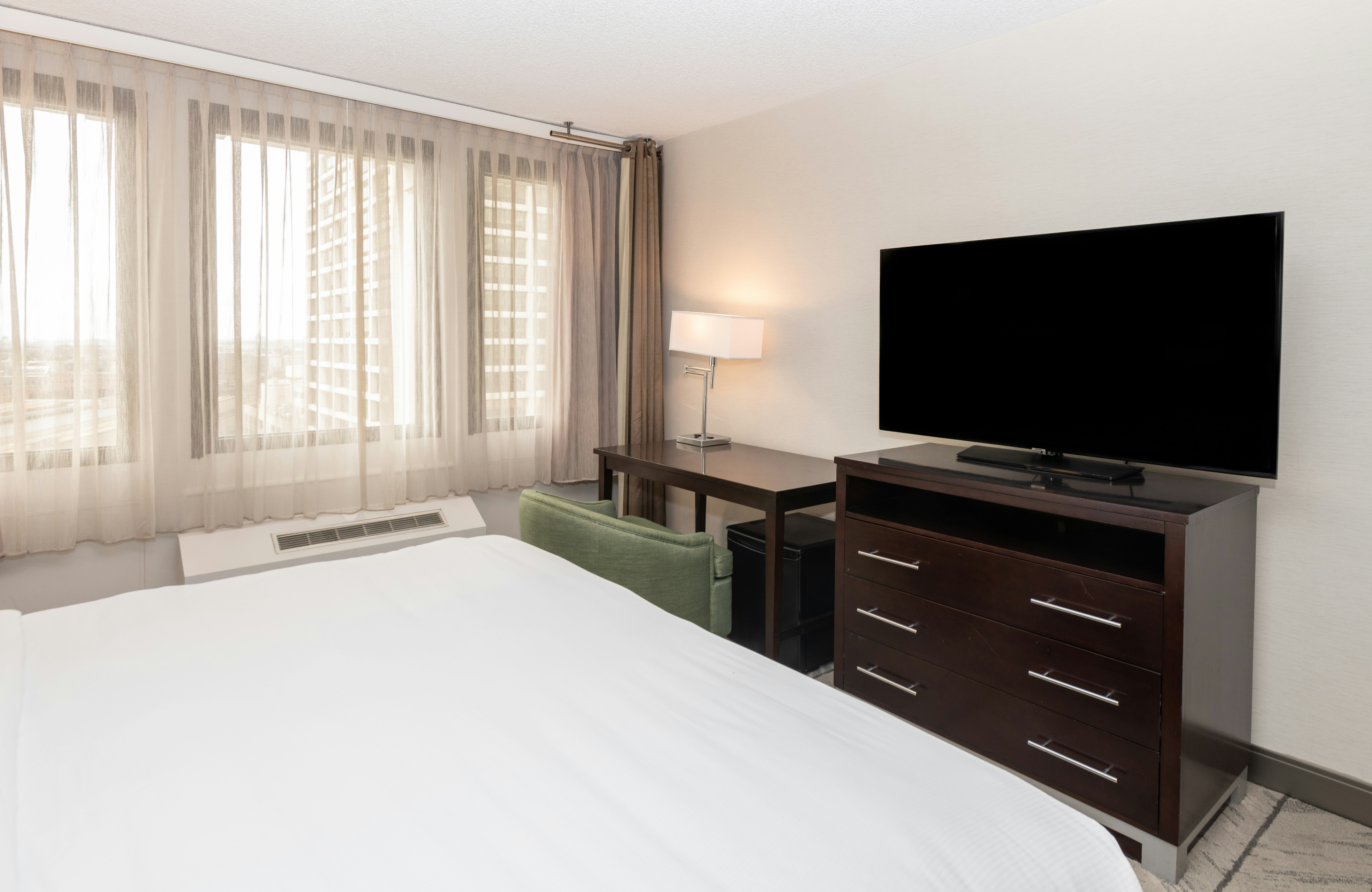 ROOM, KING BED