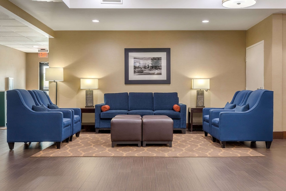 Comfort Suites Johnson City Near University 26/36