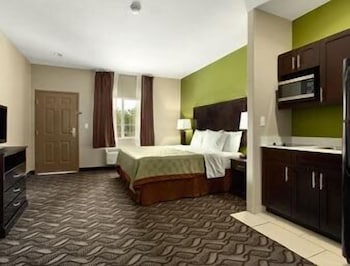 Super 8 by Wyndham Mansfield LA 7/17