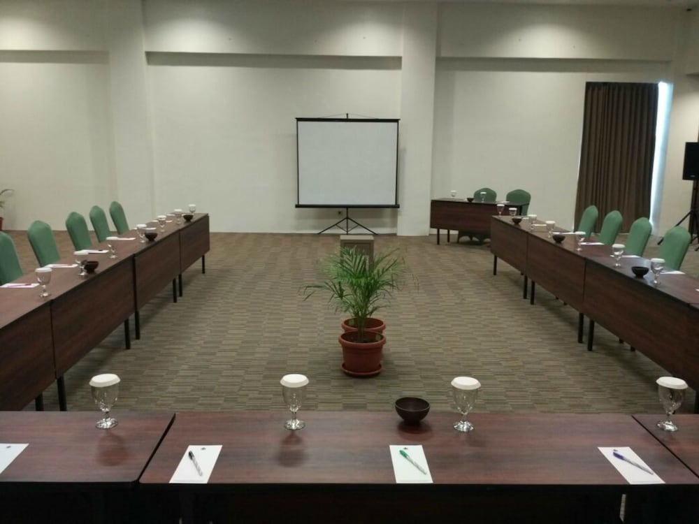 Opi Indah Hotel 37/52