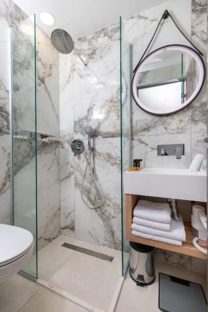 Metropolitan Pearl Boutique Hotel 36/38
