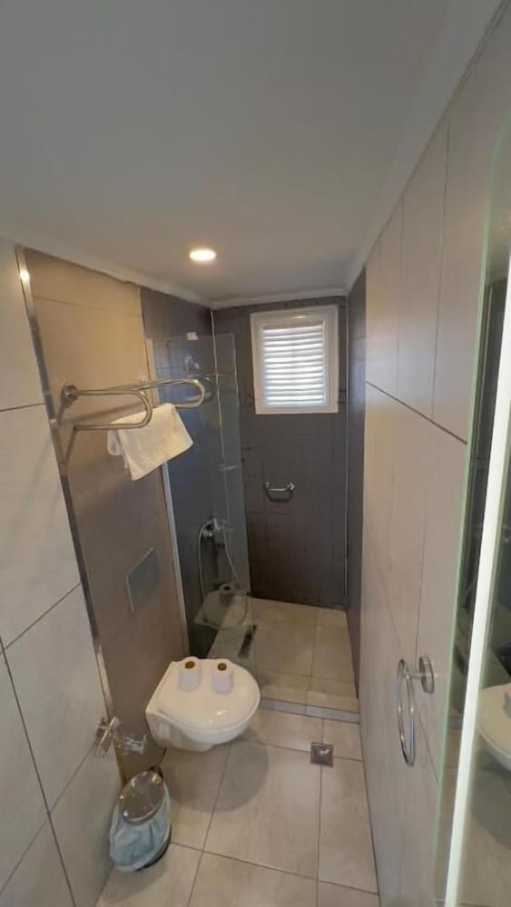 Lola Hotel 44/44