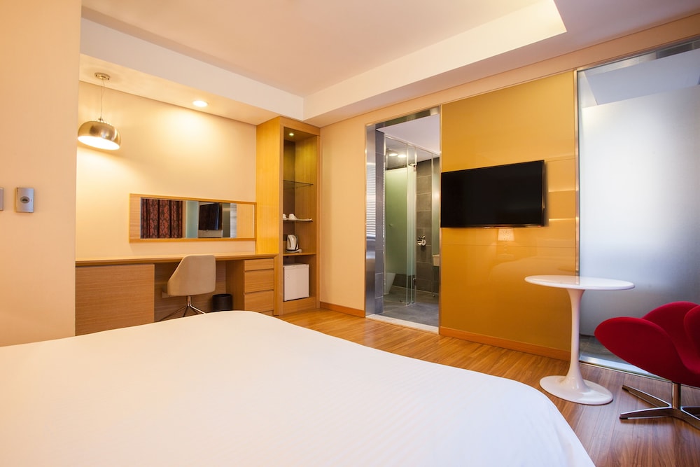 Pharos Hotel 17/68