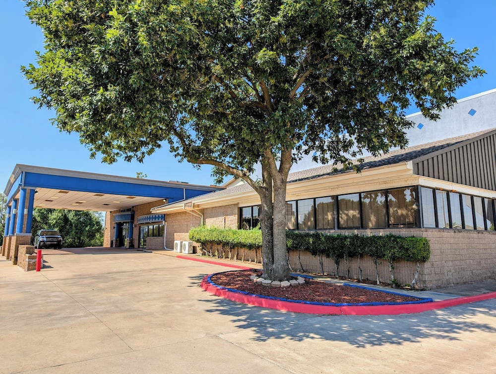 Travelodge by Wyndham Enid 33/40