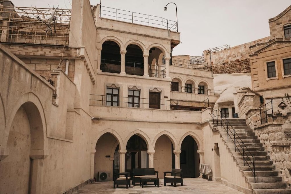 Medusa Cave Hotel 3/50