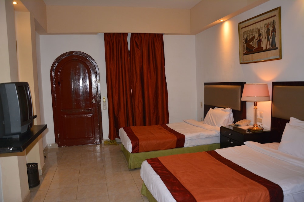 Desert View Hotel 20/48