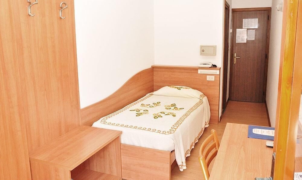 Hotel Midi 23/37