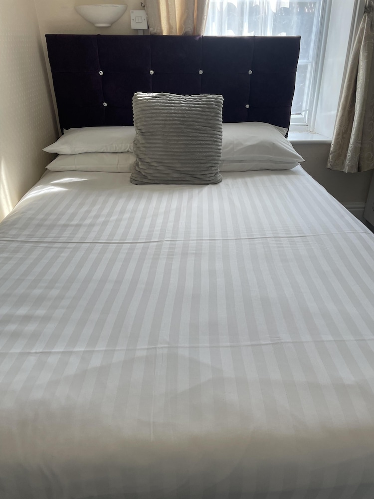 OYO Diamonds Inn 33/70