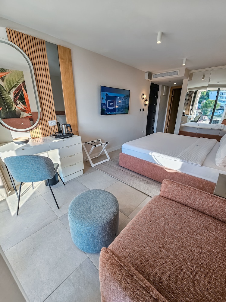 The New Mediteran Hotel Villa Edition 43/65