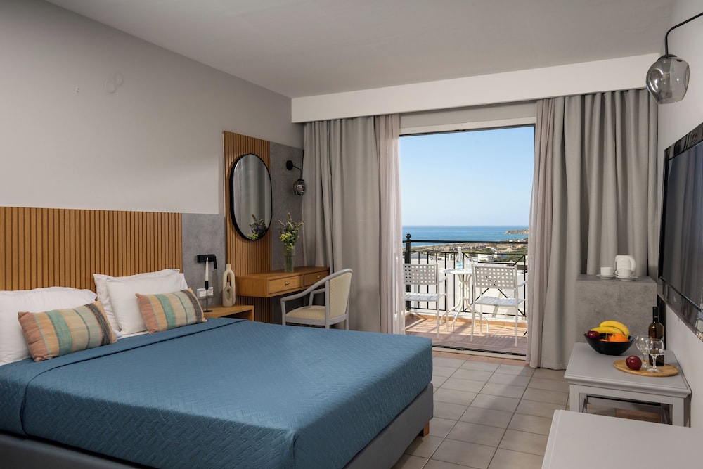 غرفة بسرير مزدوج بإطلالة على البحر مع أريكة، Mare Village Ierapetra 6/10