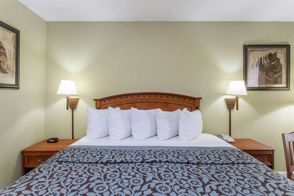 Days Inn By Wyndham Ormond Beach 5/16