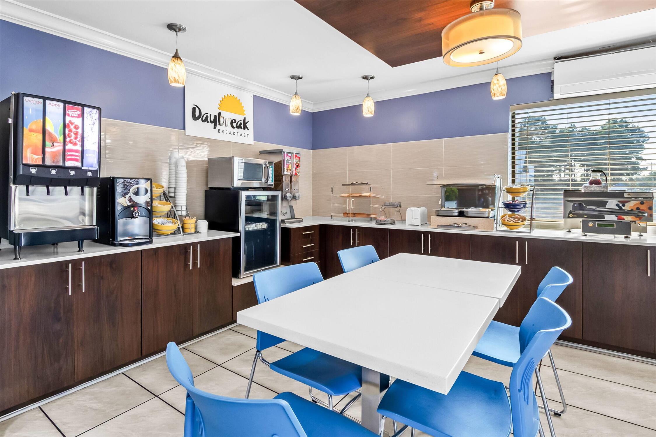 Days Inn By Wyndham Goose Creek 23/31