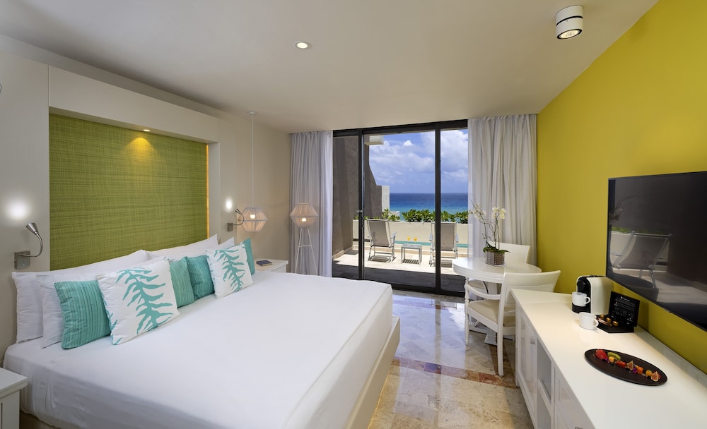 Concierge, Family, Suite, 2 Double Beds, Ocean View