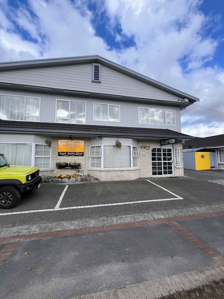 Kowhai And Colonial Motel 43/49