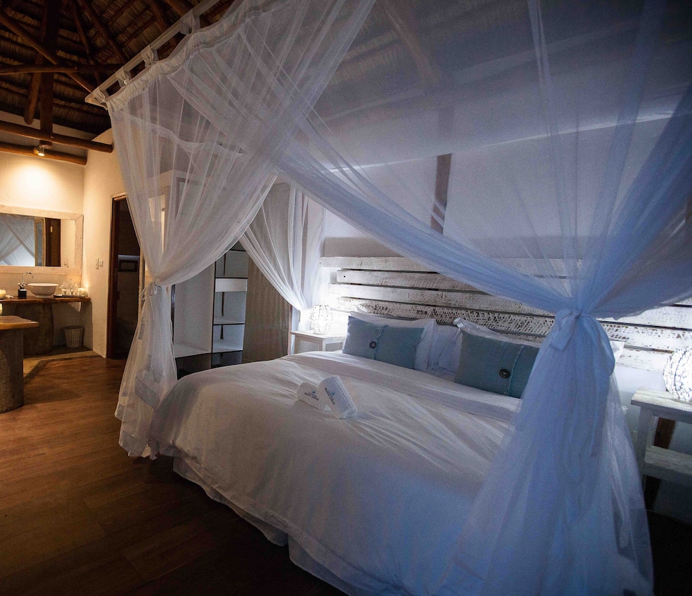 Vilanculos Beach Lodge T 13/50