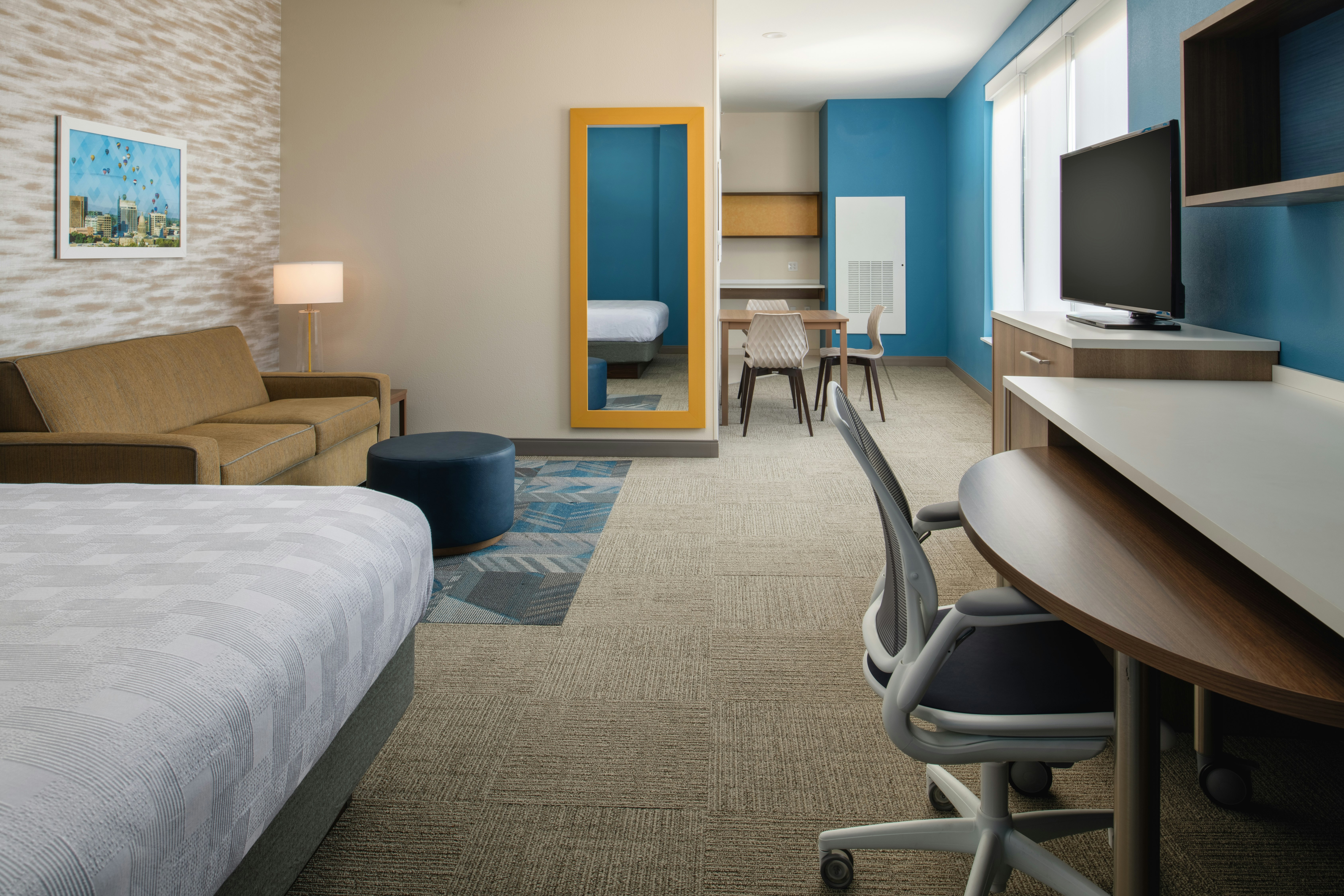 STUDIO, SUITE, KING BED, CORNER