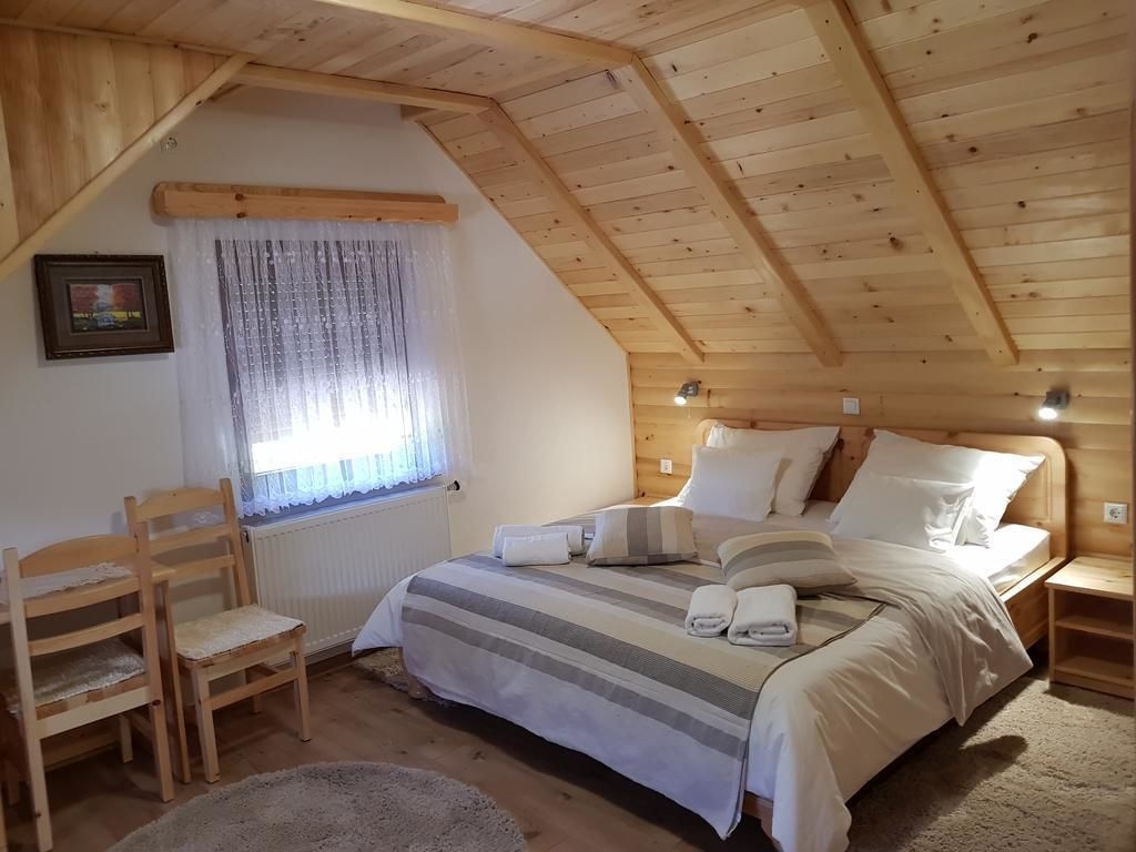 SUPERIOR, QUEEN BED