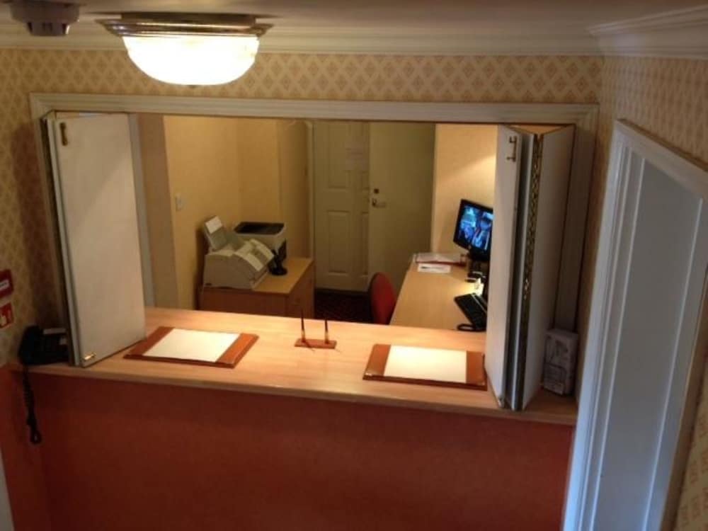 Ashley Hotel 18/34