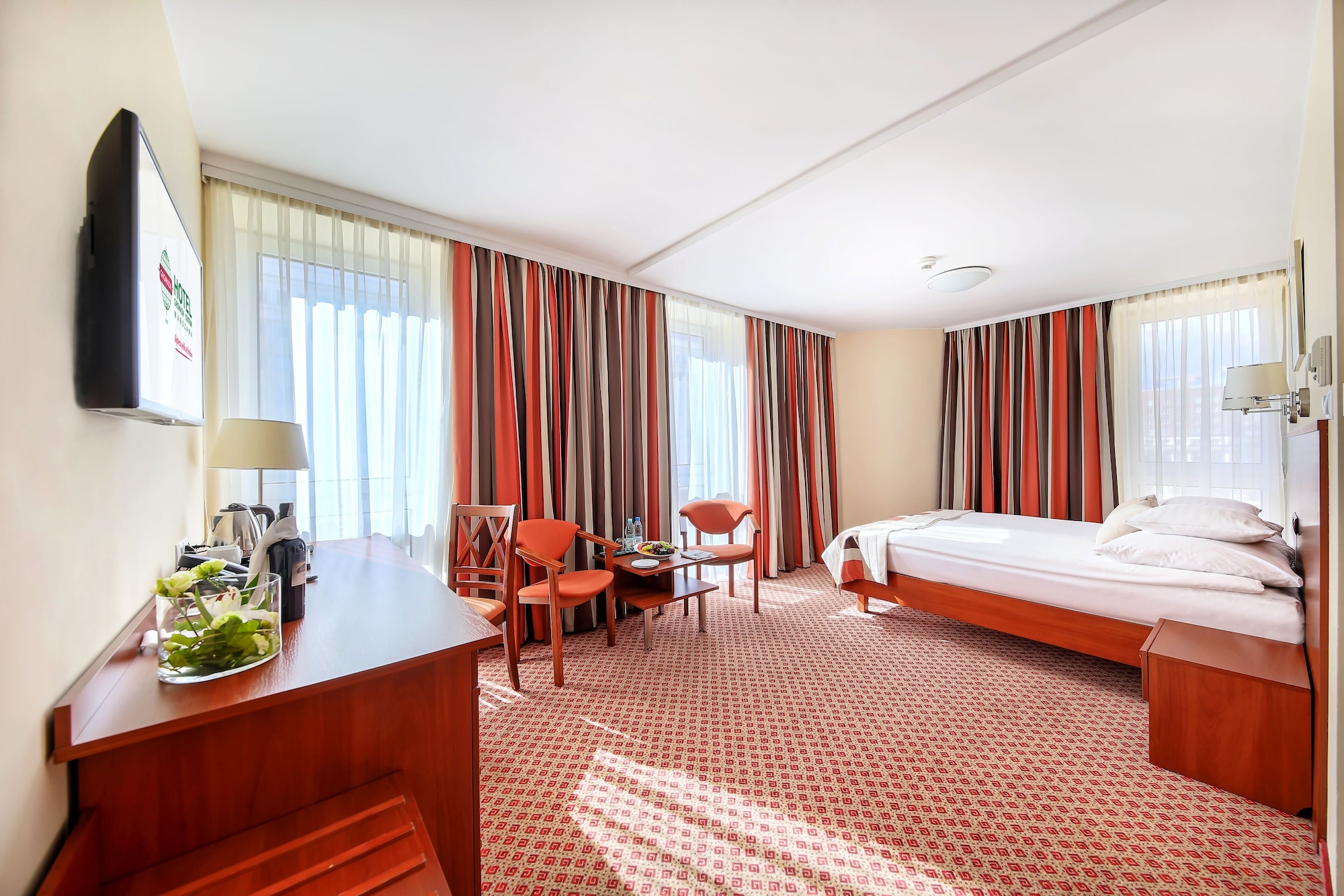 DELUXE, DOUBLE BED