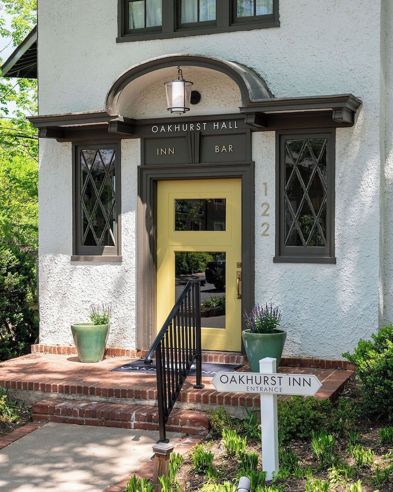 Oakhurst Inn 2/69