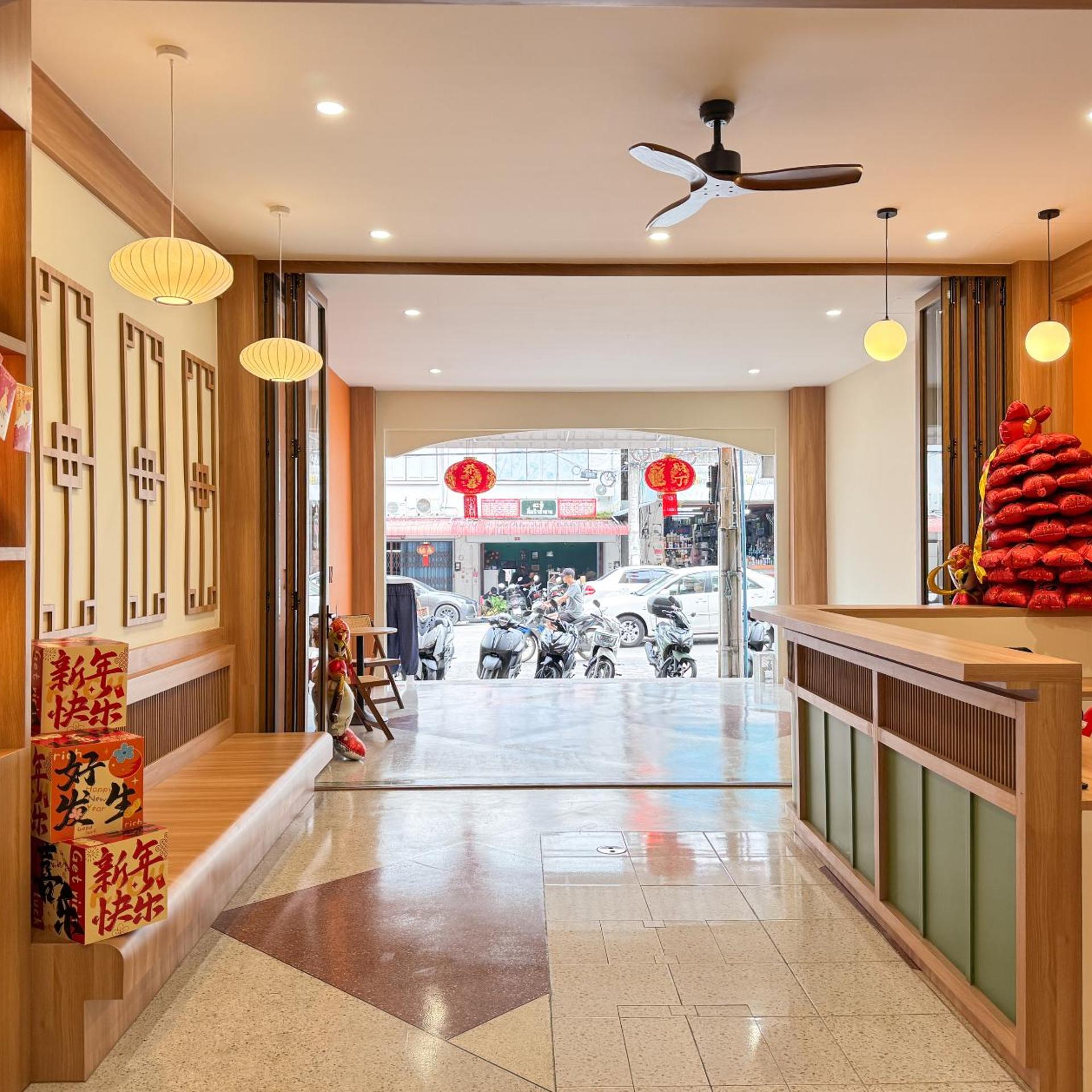 Jacky Chan Hotel 8/50