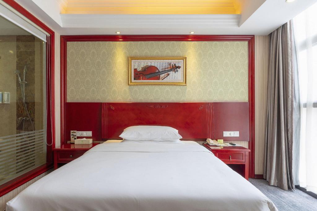 Vienna Hotel (Chongqing Changshengqiao Metro Station) 5/53