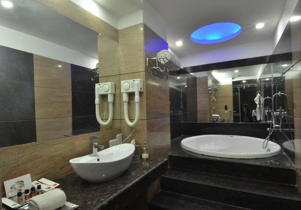 Hk Clarks Inn Amritsar 22/25