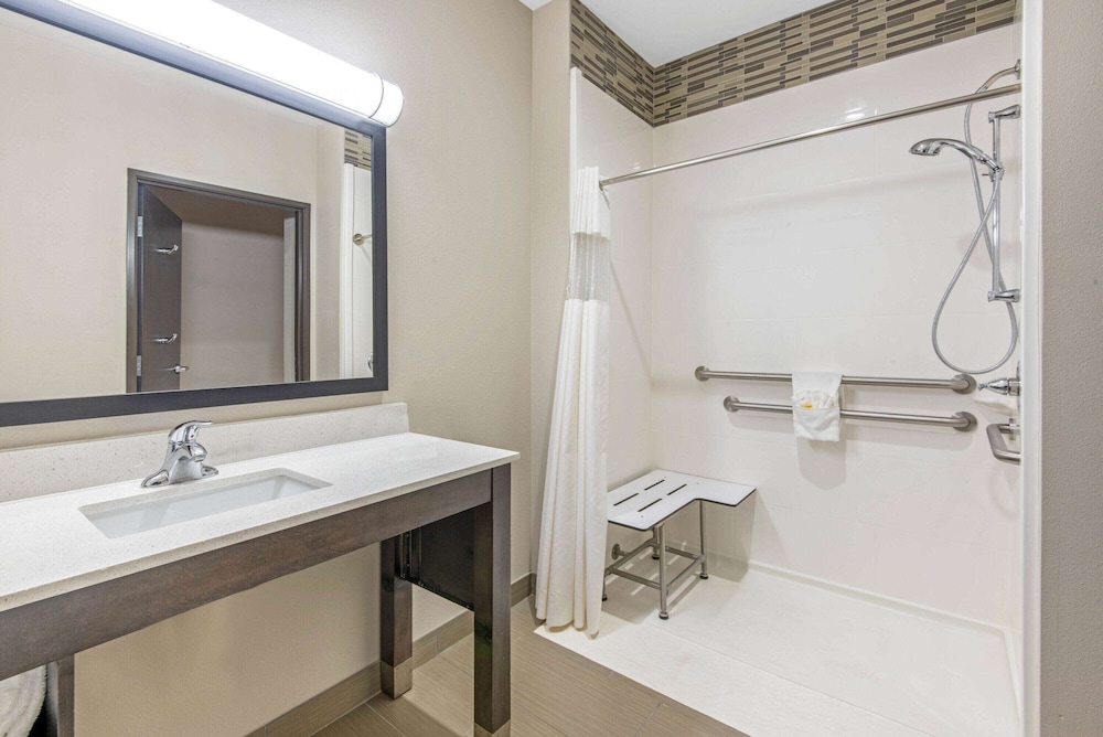 La Quinta Inn & Suites by Wyndham Weatherford OK 13/47