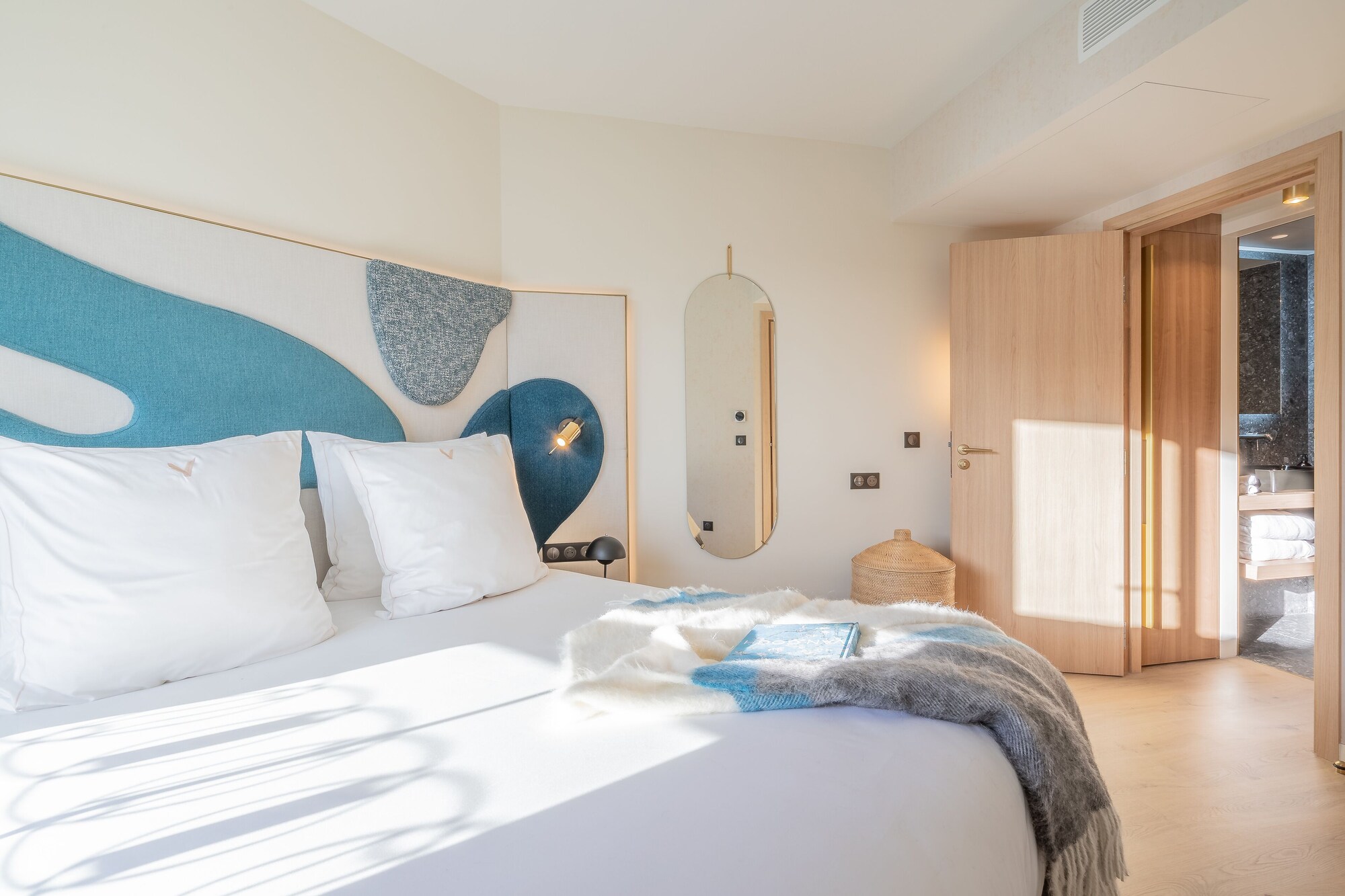 1 BEDROOM, PREMIUM, APARTMENT