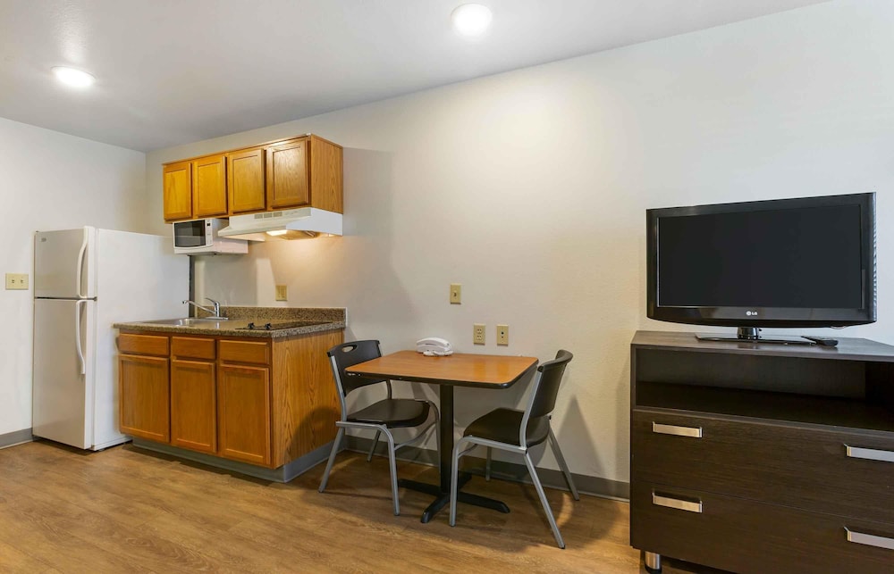 Extended Stay America Select Suites Phoenix North 34/52
