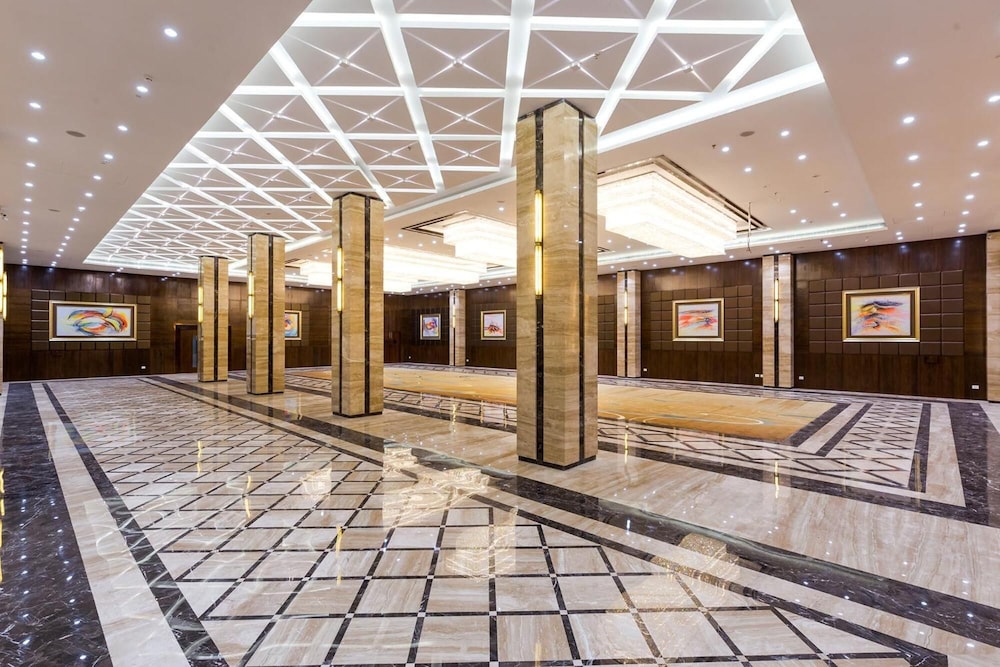 Hotel Saffron Crest 6/40