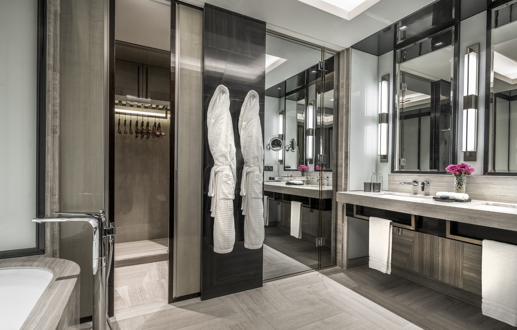 غرفة كلوب بريميير بسرير كينج، Four Seasons Hotel Kuala Lumpur 2/2