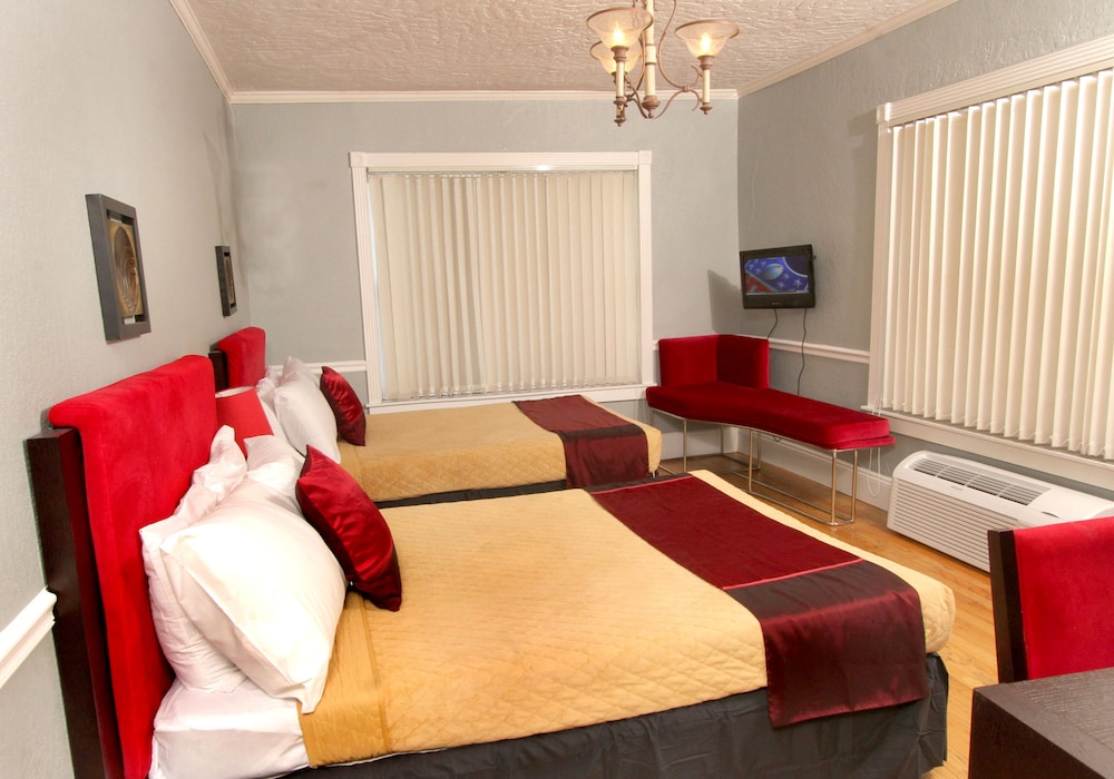 Ponce De Leon Hotel 38/50
