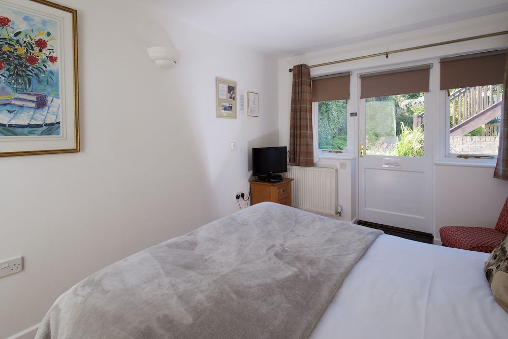 Cottage Lodge Hotel 4/50