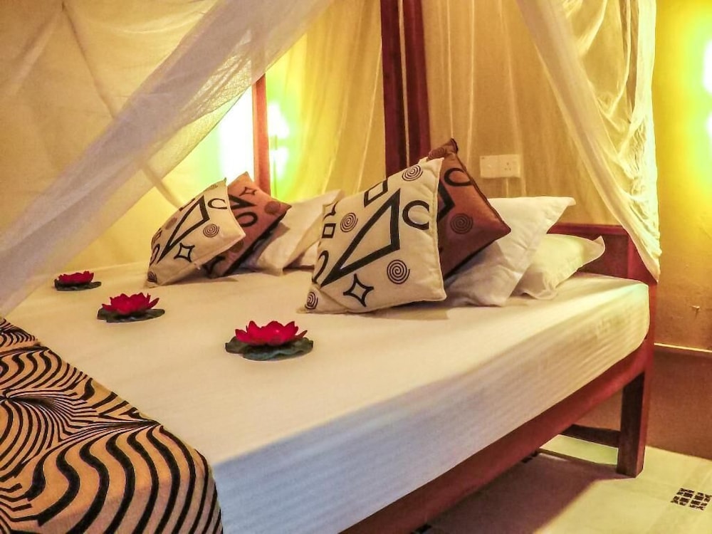 Mrs Wijenayake's Beach Haven Guest House 13/34
