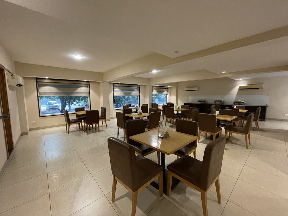 Saltstayz Corporate Suites – Golf Course Road 37/50