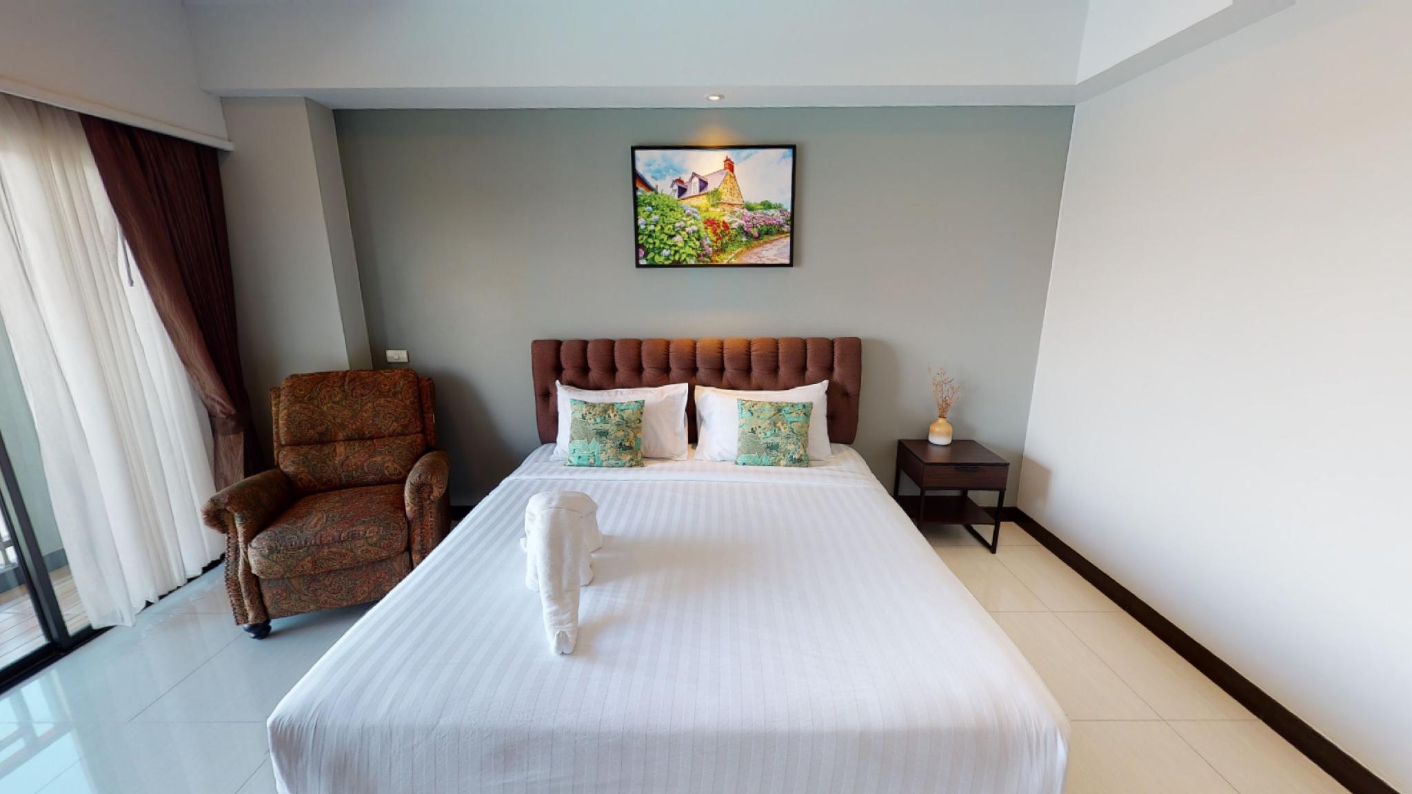 DELUXE ROOM