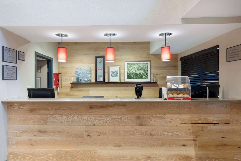 Country Inn & Suites by Radisson, Columbia, MO 5/40