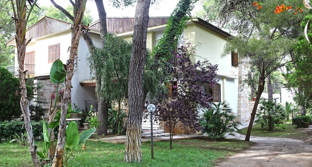 B AND B VIALE DEI PINI 32/48