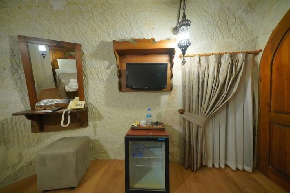 FAIRYLAND CAVE HOTEL 36/50
